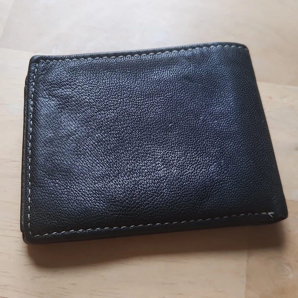 Clarks Black Classic Pebble Slimfold Genuine Leather Wallet